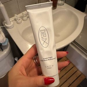 Dieux Instant Angel Moisturizer